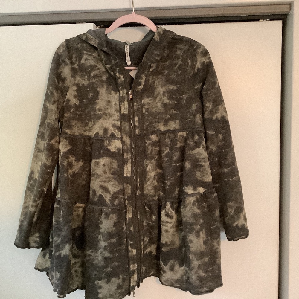 Camo tiered hooded zippered sweatshirt jacket. New with tags